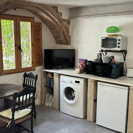Oliva Courtyard Guesthouse Екстер'єр фото