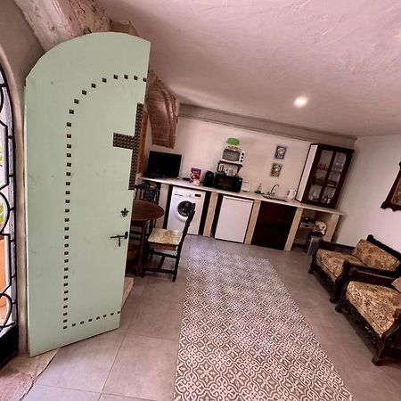 Oliva Courtyard Guesthouse Екстер'єр фото