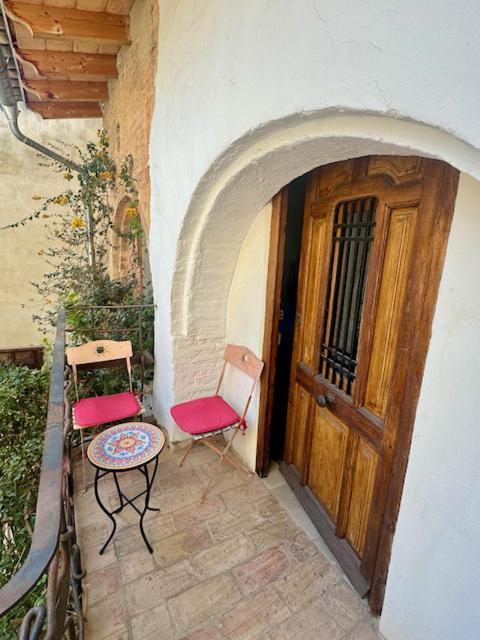 Oliva Courtyard Guesthouse Екстер'єр фото