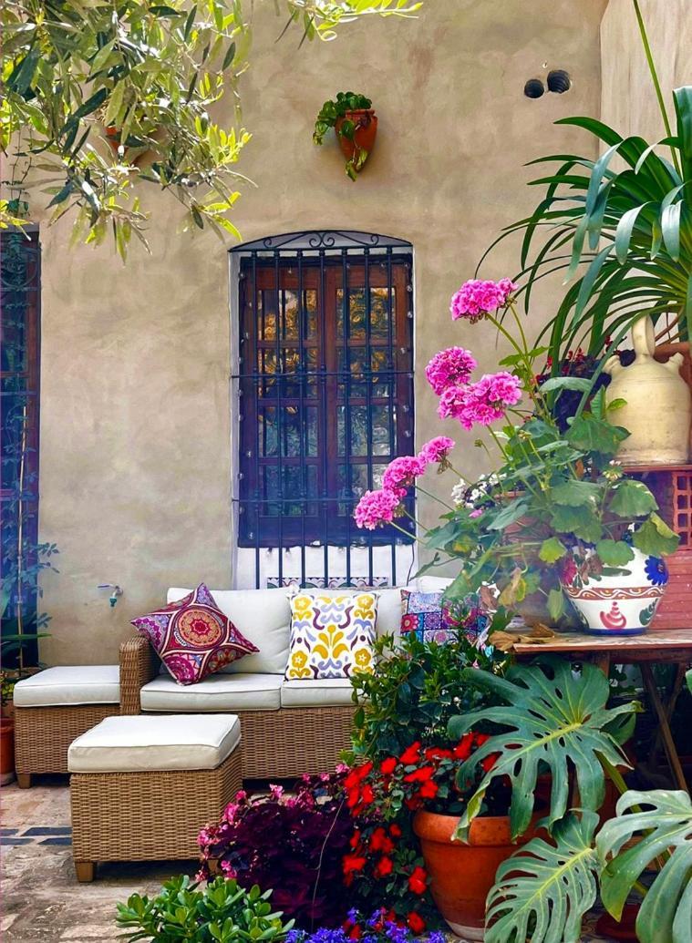 Oliva Courtyard Guesthouse Екстер'єр фото