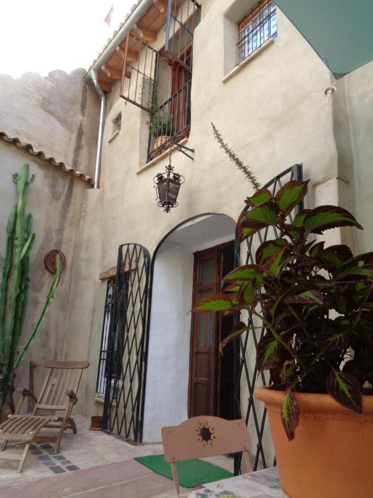 Oliva Courtyard Guesthouse Екстер'єр фото