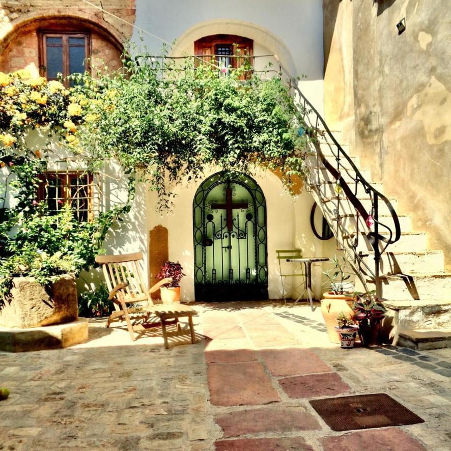 Oliva Courtyard Guesthouse Екстер'єр фото